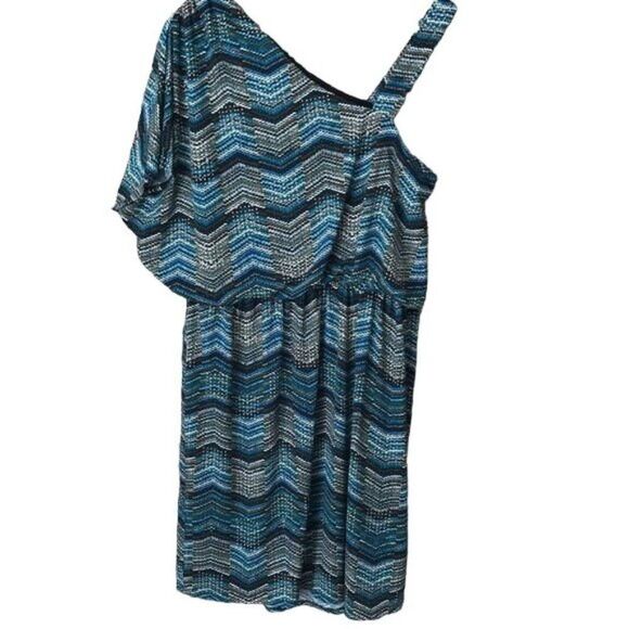 Laundry By Design Medium Asymmetrical Chevron Dress - Picture 4 of 5